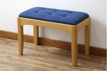中古　美品　高級品!!　松創(MATSUSO・マツソウ)　バーズアイメープル　曲げガラス　品のある佇まいのドレッサーとスツールのセット(化粧台、鏡台、ミラー、イス、椅子、飾り棚、ガラスケース、収納棚、戸棚、引き出し、ドレッシングチェスト)(定価約173万円)(R-082639)