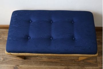 中古　美品　高級品!!　松創(MATSUSO・マツソウ)　バーズアイメープル　曲げガラス　品のある佇まいのドレッサーとスツールのセット(化粧台、鏡台、ミラー、イス、椅子、飾り棚、ガラスケース、収納棚、戸棚、引き出し、ドレッシングチェスト)(定価約173万円)(R-082639)