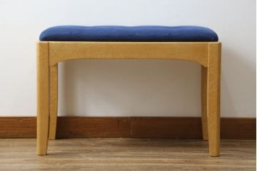 中古　美品　高級品!!　松創(MATSUSO・マツソウ)　バーズアイメープル　曲げガラス　品のある佇まいのドレッサーとスツールのセット(化粧台、鏡台、ミラー、イス、椅子、飾り棚、ガラスケース、収納棚、戸棚、引き出し、ドレッシングチェスト)(定価約173万円)(R-082639)