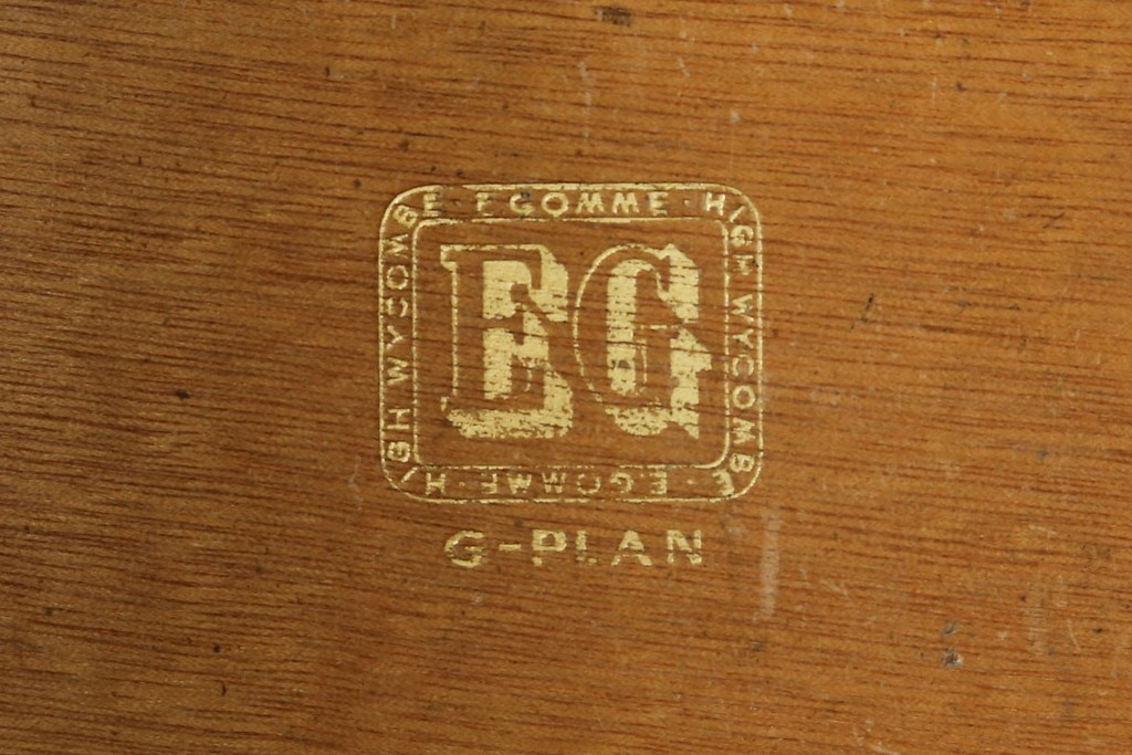 イギリスヴィンテージ　G-PLAN(ジープラン)　Brandon(ブランドン)　オーク材　お部屋の雰囲気をほっこりさせる温もり感じるサイドボード　(R-082643)