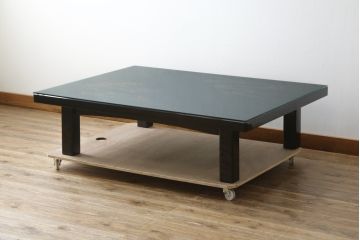 中古　美品　希少な四尺サイズ　花筏蒔絵が美しいガラス天板付き座卓(ローテーブル、センターテーブル、リビングテーブル)(R-082644)