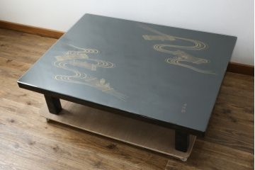 中古　美品　希少な四尺サイズ　花筏蒔絵が美しいガラス天板付き座卓(ローテーブル、センターテーブル、リビングテーブル)(R-082644)