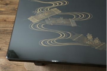 中古　美品　希少な四尺サイズ　花筏蒔絵が美しいガラス天板付き座卓(ローテーブル、センターテーブル、リビングテーブル)(R-082644)