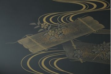 中古　美品　希少な四尺サイズ　花筏蒔絵が美しいガラス天板付き座卓(ローテーブル、センターテーブル、リビングテーブル)(R-082644)
