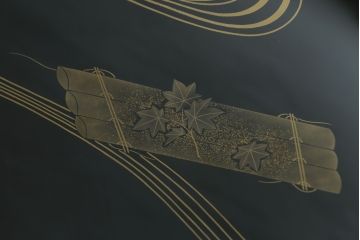 中古　美品　希少な四尺サイズ　花筏蒔絵が美しいガラス天板付き座卓(ローテーブル、センターテーブル、リビングテーブル)(R-082644)