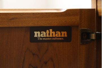 イギリスビンテージ　nathan社(ネイサン)　スライド式メモパッド付き　十字型の意匠が特徴的なコンパクトデスク(サイドテーブル、テレフォンテーブル、片袖机、ワークデスク、在宅用、在宅ワーク用、電話台、英国、ヴィンテージ)(R-082645)