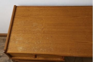 イギリスビンテージ　nathan社(ネイサン)　スライド式メモパッド付き　十字型の意匠が特徴的なコンパクトデスク(サイドテーブル、テレフォンテーブル、片袖机、ワークデスク、在宅用、在宅ワーク用、電話台、英国、ヴィンテージ)(R-082645)