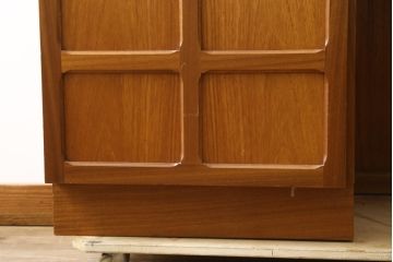 イギリスビンテージ　nathan社(ネイサン)　スライド式メモパッド付き　十字型の意匠が特徴的なコンパクトデスク(サイドテーブル、テレフォンテーブル、片袖机、ワークデスク、在宅用、在宅ワーク用、電話台、英国、ヴィンテージ)(R-082645)
