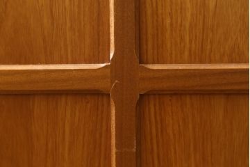 イギリスビンテージ　nathan社(ネイサン)　スライド式メモパッド付き　十字型の意匠が特徴的なコンパクトデスク(サイドテーブル、テレフォンテーブル、片袖机、ワークデスク、在宅用、在宅ワーク用、電話台、英国、ヴィンテージ)(R-082645)