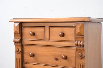 中古　美品　アメリカ輸入家具　パイン材　縦型　カントリースタイルの空間づくりにおすすめのトールチェスト(サイドチェスト、引き出し)(R-082646)