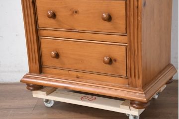 中古　美品　アメリカ輸入家具　パイン材　縦型　カントリースタイルの空間づくりにおすすめのトールチェスト(サイドチェスト、引き出し)(R-082646)