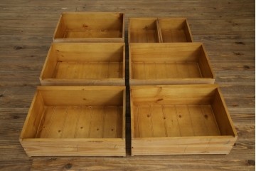 中古　美品　アメリカ輸入家具　パイン材　縦型　カントリースタイルの空間づくりにおすすめのトールチェスト　(R-082646)