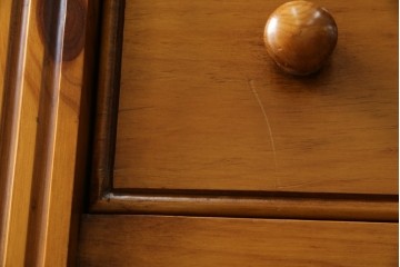 中古　美品　アメリカ輸入家具　パイン材　縦型　カントリースタイルの空間づくりにおすすめのトールチェスト　(R-082646)