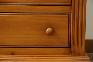 中古　美品　アメリカ輸入家具　パイン材　縦型　カントリースタイルの空間づくりにおすすめのトールチェスト　(R-082646)