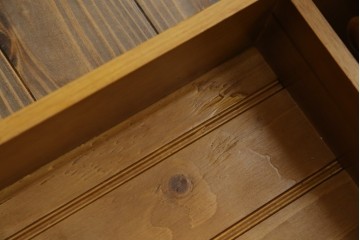 中古　美品　アメリカ輸入家具　パイン材　縦型　カントリースタイルの空間づくりにおすすめのトールチェスト　(R-082646)