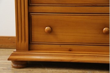 中古　美品　アメリカ輸入家具　パイン材　縦型　カントリースタイルの空間づくりにおすすめのトールチェスト　(R-082646)