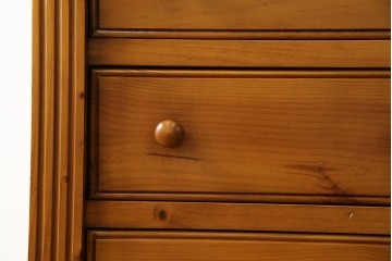 中古　美品　アメリカ輸入家具　パイン材　縦型　カントリースタイルの空間づくりにおすすめのトールチェスト　(R-082646)