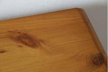 中古　美品　アメリカ輸入家具　パイン材　縦型　カントリースタイルの空間づくりにおすすめのトールチェスト　(R-082646)