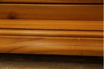 中古　美品　アメリカ輸入家具　パイン材　縦型　カントリースタイルの空間づくりにおすすめのトールチェスト　(R-082646)