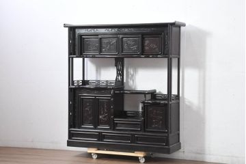 和製ビンテージ　美品!!　美しい縞黒檀(シマコクタン)材が魅力!手彫り彫刻の格調高い茶棚(飾り棚、違い棚、収納棚、戸棚、ヴィンテージ)(R-082647)