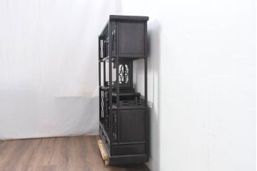 和製ビンテージ　美品!!　美しい縞黒檀(シマコクタン)材が魅力!手彫り彫刻の格調高い茶棚(飾り棚、違い棚、収納棚、戸棚、ヴィンテージ)(R-082647)