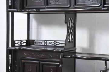 和製ビンテージ　美品!!　美しい縞黒檀(シマコクタン)材が魅力!手彫り彫刻の格調高い茶棚(飾り棚、違い棚、収納棚、戸棚、ヴィンテージ)(R-082647)