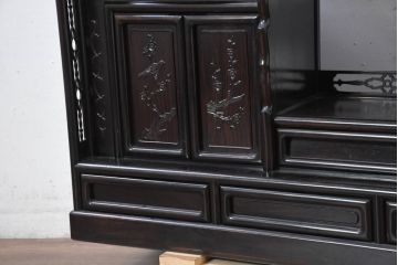 和製ビンテージ　美品!!　美しい縞黒檀(シマコクタン)材が魅力!手彫り彫刻の格調高い茶棚(飾り棚、違い棚、収納棚、戸棚、ヴィンテージ)(R-082647)