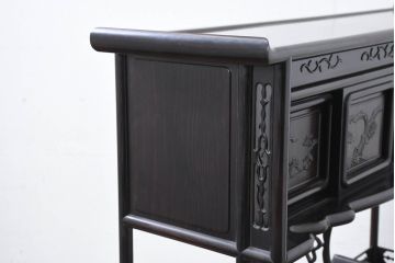 和製ビンテージ　美品!!　美しい縞黒檀(シマコクタン)材が魅力!手彫り彫刻の格調高い茶棚(飾り棚、違い棚、収納棚、戸棚、ヴィンテージ)(R-082647)