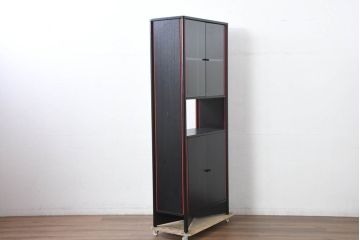 中古　Cassina(カッシーナ)　Brera(ブレラ)　モダンなデザインが素敵な縦型キャビネット(カップボード、食器棚、飾り棚、収納棚、戸棚)(R-082649)