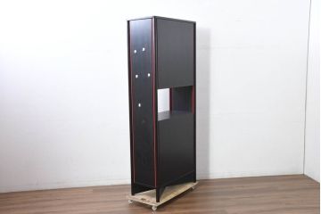 中古　Cassina(カッシーナ)　Brera(ブレラ)　モダンなデザインが素敵な縦型キャビネット(カップボード、食器棚、飾り棚、収納棚、戸棚)(R-082649)