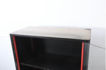 中古　Cassina(カッシーナ)　Brera(ブレラ)　モダンなデザインが素敵な縦型キャビネット(カップボード、食器棚、飾り棚、収納棚、戸棚)(R-082649)