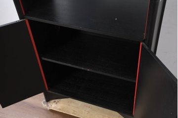 中古　Cassina(カッシーナ)　Brera(ブレラ)　モダンなデザインが素敵な縦型キャビネット(カップボード、食器棚、飾り棚、収納棚、戸棚)(R-082649)