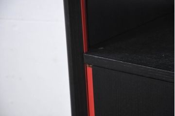 中古　Cassina(カッシーナ)　Brera(ブレラ)　モダンなデザインが素敵な縦型キャビネット(カップボード、食器棚、飾り棚、収納棚、戸棚)(R-082649)