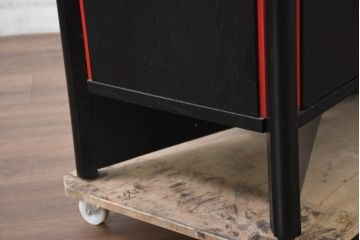 中古　Cassina(カッシーナ)　Brera(ブレラ)　モダンなデザインが素敵な縦型キャビネット(カップボード、食器棚、飾り棚、収納棚、戸棚)(R-082649)