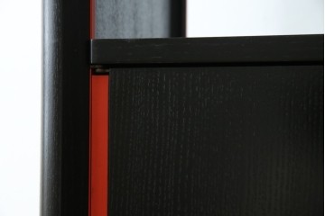 中古　Cassina(カッシーナ)　Brera(ブレラ)　モダンなデザインが素敵な縦型キャビネット　(R-082649)