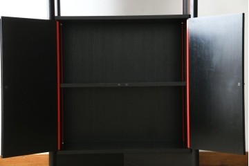 中古　Cassina(カッシーナ)　Brera(ブレラ)　モダンなデザインが素敵な縦型キャビネット　(R-082649)