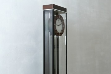 中古　美品　高級品!!　SEIKO(セイコー)　EMBLEM(エンブレム)　HW572B　モダンデザイン　洗練された高級感漂うデザインの報時ホールクロック　定価約110万円　(R-082650)