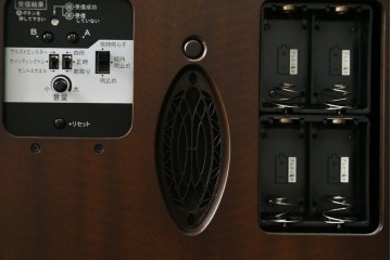 中古　美品　高級品!!　SEIKO(セイコー)　EMBLEM(エンブレム)　HW572B　モダンデザイン　洗練された高級感漂うデザインの報時ホールクロック　定価約110万円　(R-082650)