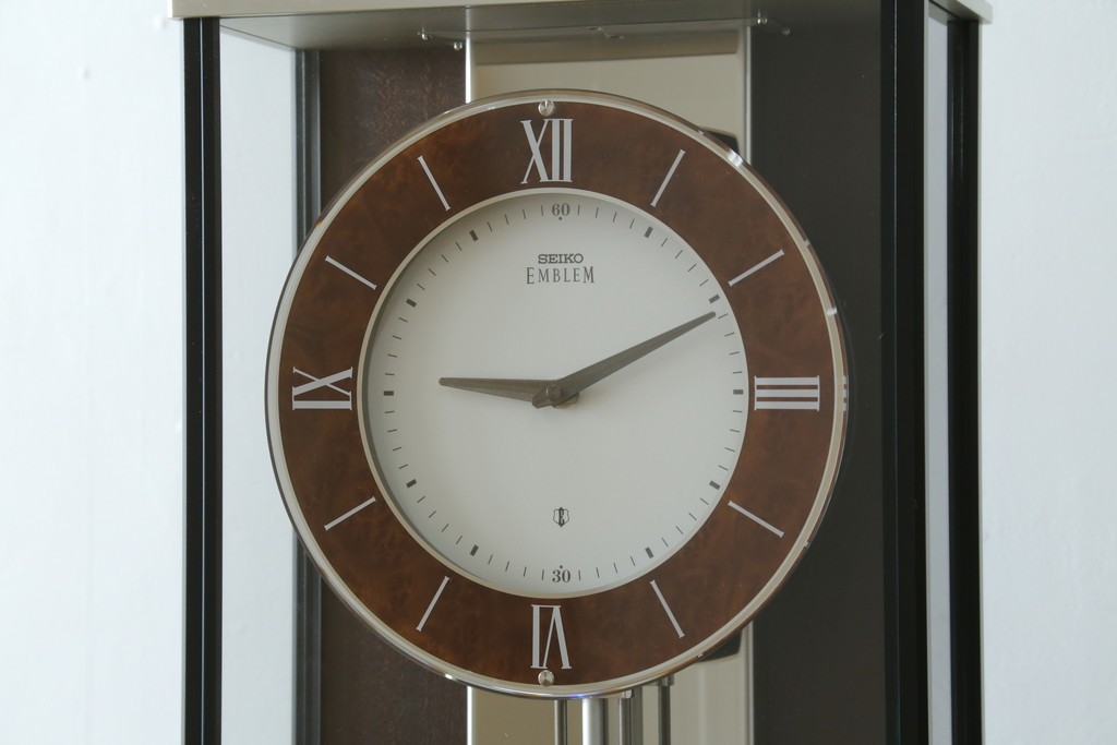 中古　美品　高級品!!　SEIKO(セイコー)　EMBLEM(エンブレム)　HW572B　モダンデザイン　洗練された高級感漂うデザインの報時ホールクロック　定価約110万円　(R-082650)