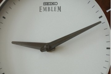 中古　美品　高級品!!　SEIKO(セイコー)　EMBLEM(エンブレム)　HW572B　モダンデザイン　洗練された高級感漂うデザインの報時ホールクロック　定価約110万円　(R-082650)