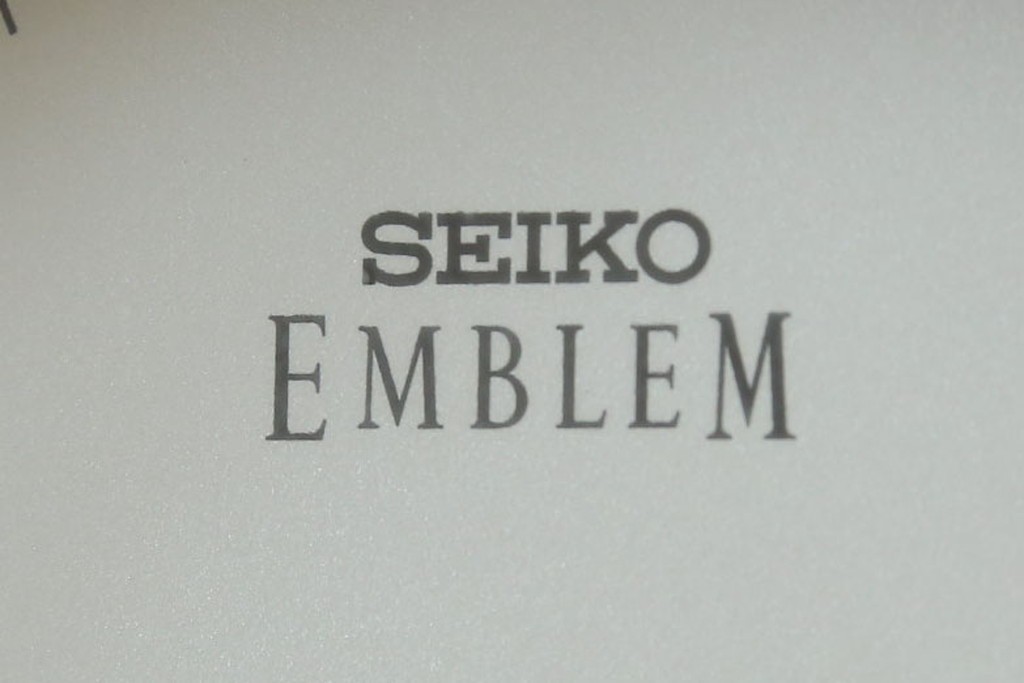中古　美品　高級品!!　SEIKO(セイコー)　EMBLEM(エンブレム)　HW572B　モダンデザイン　洗練された高級感漂うデザインの報時ホールクロック　定価約110万円　(R-082650)
