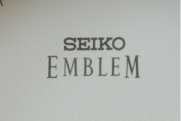 中古　美品　高級品!!　SEIKO(セイコー)　EMBLEM(エンブレム)　HW572B　モダンデザイン　洗練された高級感漂うデザインの報時ホールクロック　定価約110万円　(R-082650)