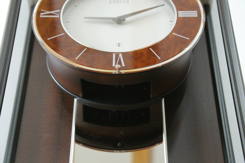 中古　美品　高級品!!　SEIKO(セイコー)　EMBLEM(エンブレム)　HW572B　モダンデザイン　洗練された高級感漂うデザインの報時ホールクロック　定価約110万円　(R-082650)