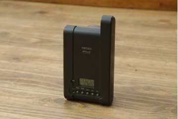 中古　美品　高級品!!　SEIKO(セイコー)　EMBLEM(エンブレム)　HW572B　モダンデザイン　洗練された高級感漂うデザインの報時ホールクロック　定価約110万円　(R-082650)