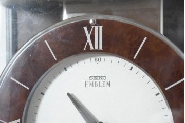 中古　美品　高級品!!　SEIKO(セイコー)　EMBLEM(エンブレム)　HW572B　モダンデザイン　洗練された高級感漂うデザインの報時ホールクロック(時計台、振り子時計)(定価約110万円)(R-082650)