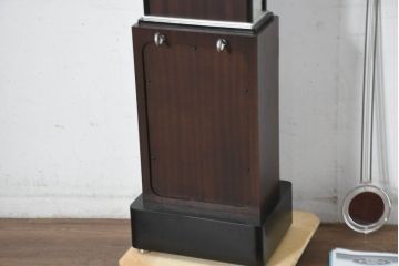 中古　美品　高級品!!　SEIKO(セイコー)　EMBLEM(エンブレム)　HW572B　モダンデザイン　洗練された高級感漂うデザインの報時ホールクロック(時計台、振り子時計)(定価約110万円)(R-082650)