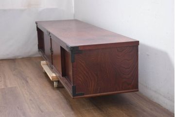中古　美品!!　岩谷堂箪笥　「菊幸」　欅(ケヤキ)材　漆塗り　落ち着いた和の雰囲気漂うローボード(サイドボード、テレビ台、テレビボード、収納棚、戸棚)(R-082653)