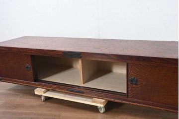 中古　美品!!　岩谷堂箪笥　「菊幸」　欅(ケヤキ)材　漆塗り　落ち着いた和の雰囲気漂うローボード(サイドボード、テレビ台、テレビボード、収納棚、戸棚)(R-082653)