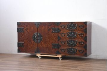 中古　美品!!　岩谷堂箪笥　「菊幸」　欅(ケヤキ)材　漆塗り　天板・脚(台輪)付きリメイク　落ち着いた和の雰囲気漂う収納箪笥(テレビ台、テレビボード、引き出し、和タンス、衣装箪笥、着物箪笥)(R-082654)