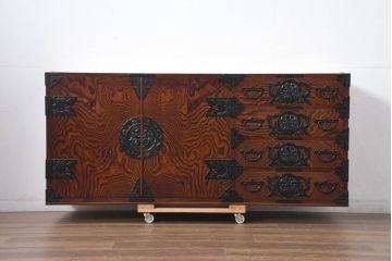 中古　美品!!　岩谷堂箪笥　「菊幸」　欅(ケヤキ)材　漆塗り　天板・脚(台輪)付きリメイク　落ち着いた和の雰囲気漂う収納箪笥(テレビ台、テレビボード、引き出し、和タンス、衣装箪笥、着物箪笥)(R-082654)